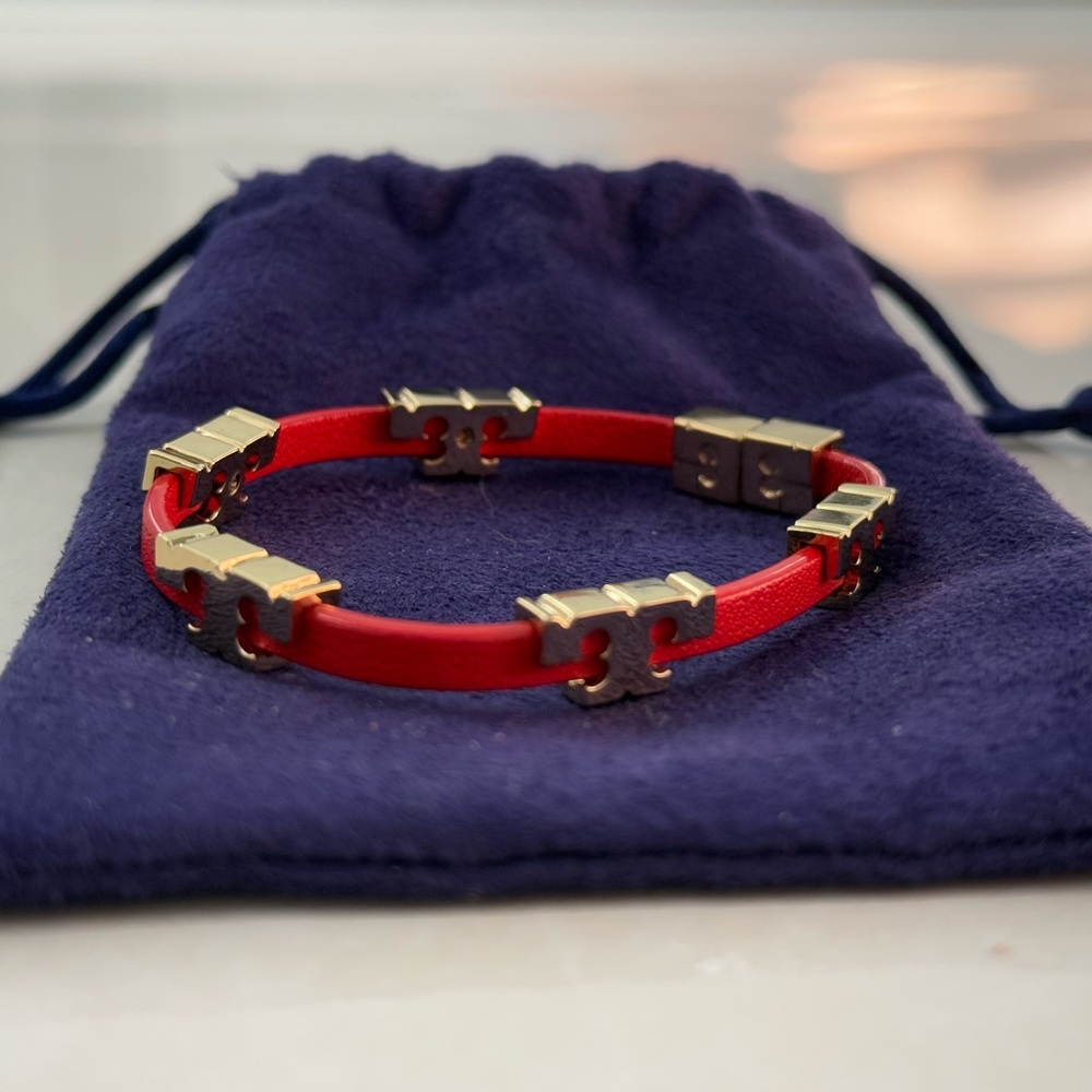 Tory Burch Serif-T Single Wrap Bracelet